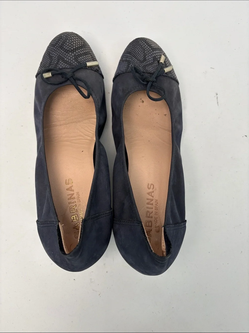 🥡 Sabrinas Classic Navy suede Low Block Heel Pump with Textured Toe